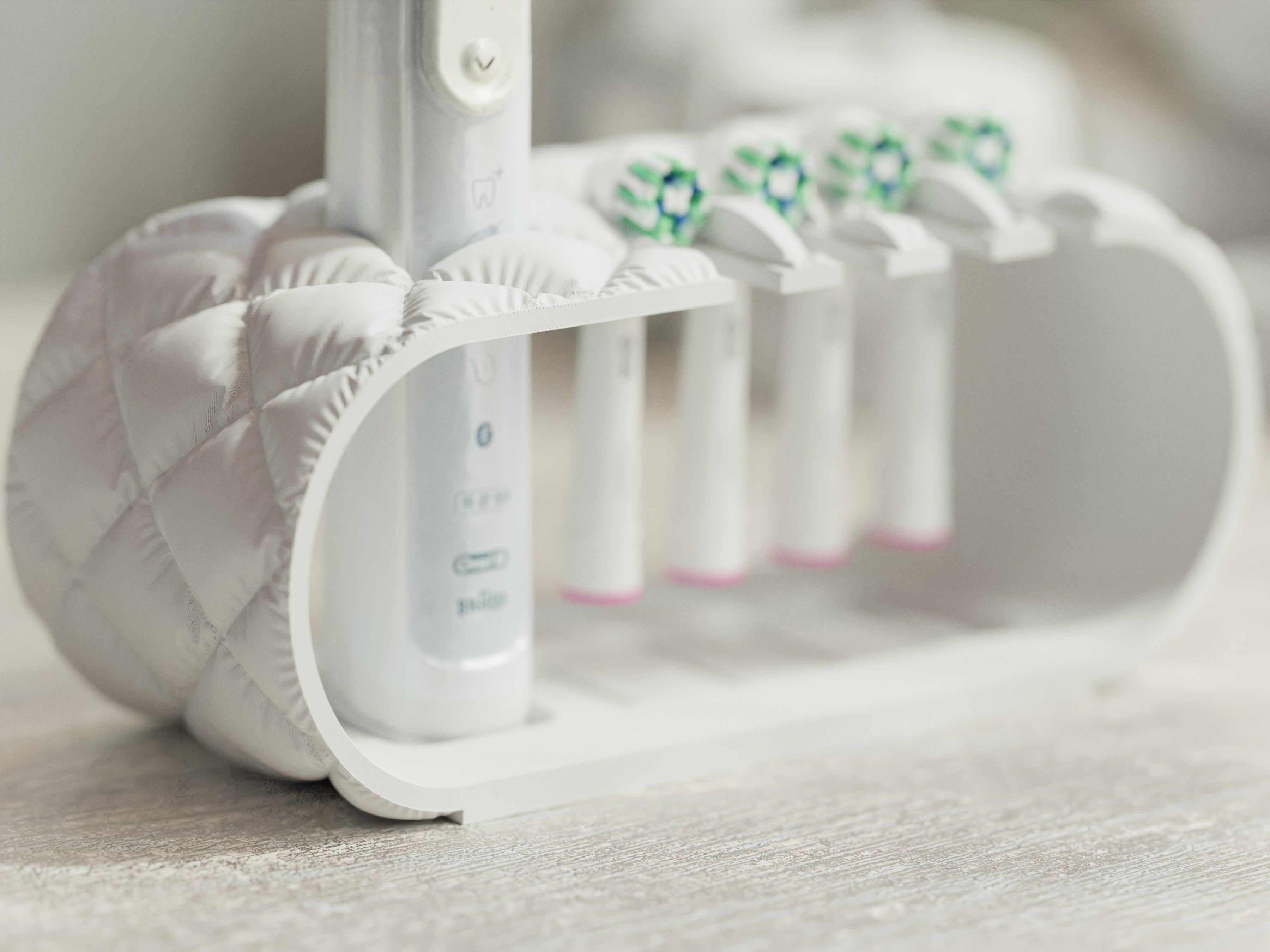 Brusha Cube – Inflated Toothbrush Holder for Oral-B