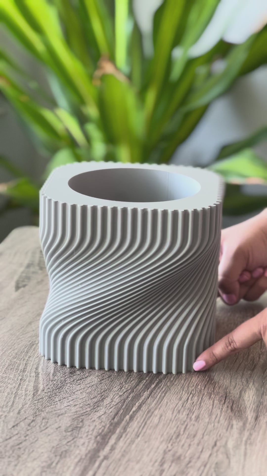 Twistora – Modern Plant Pot